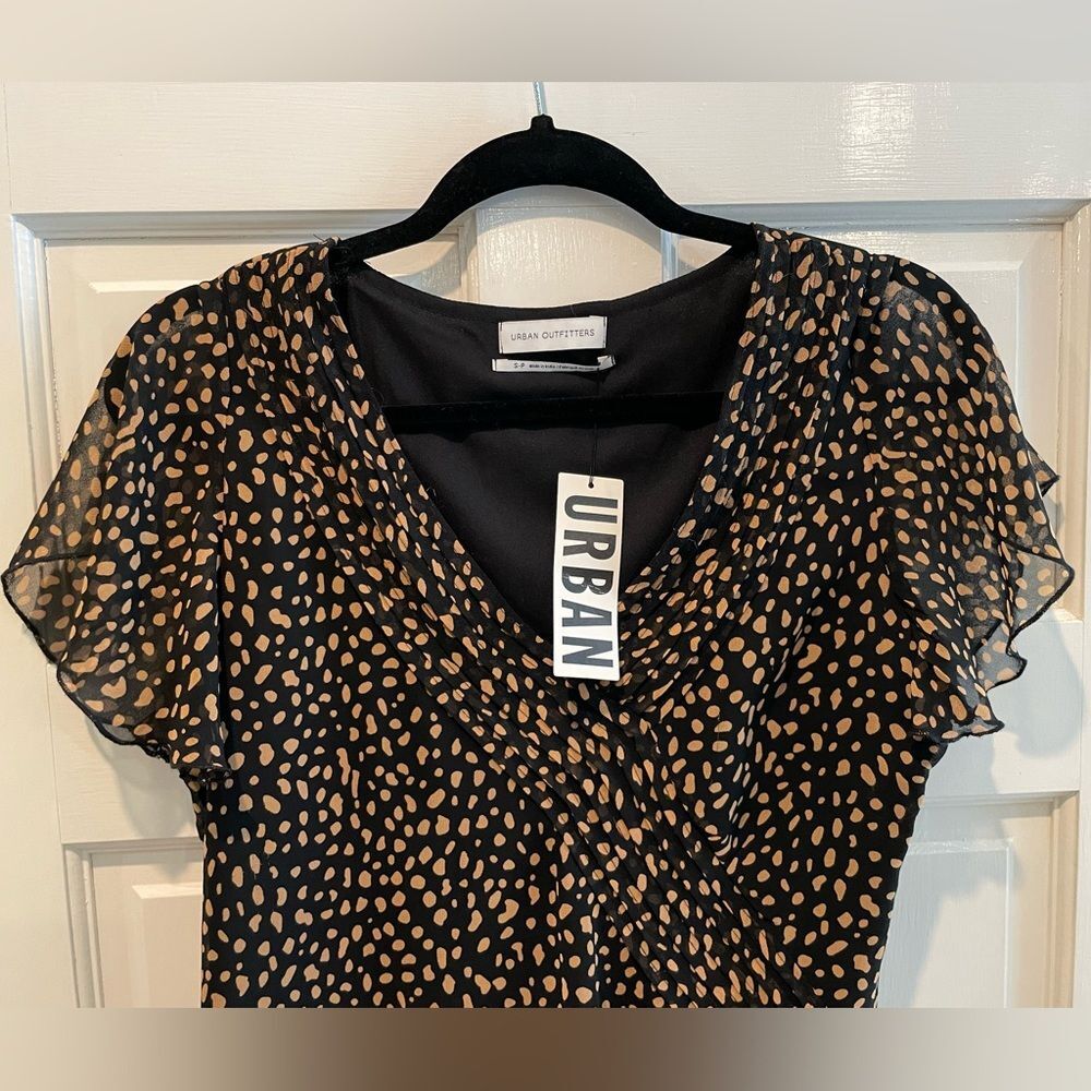 Urban Outfitters V-Neck Flutter Sleeve Leopard Dress Brown Black Size Small NWT‎ - Picture 2 of 10